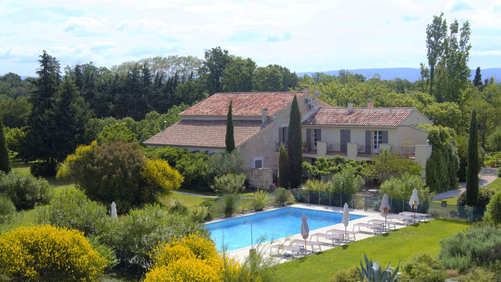 Mas Les Fleurs d'Hilaire et gîte Crillon · Monteux, Provence